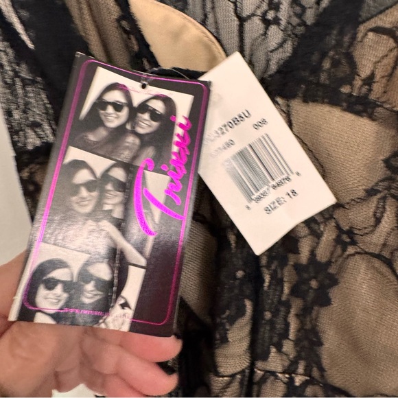 Elegant Black Lace DRESS - Picture 5 of 5